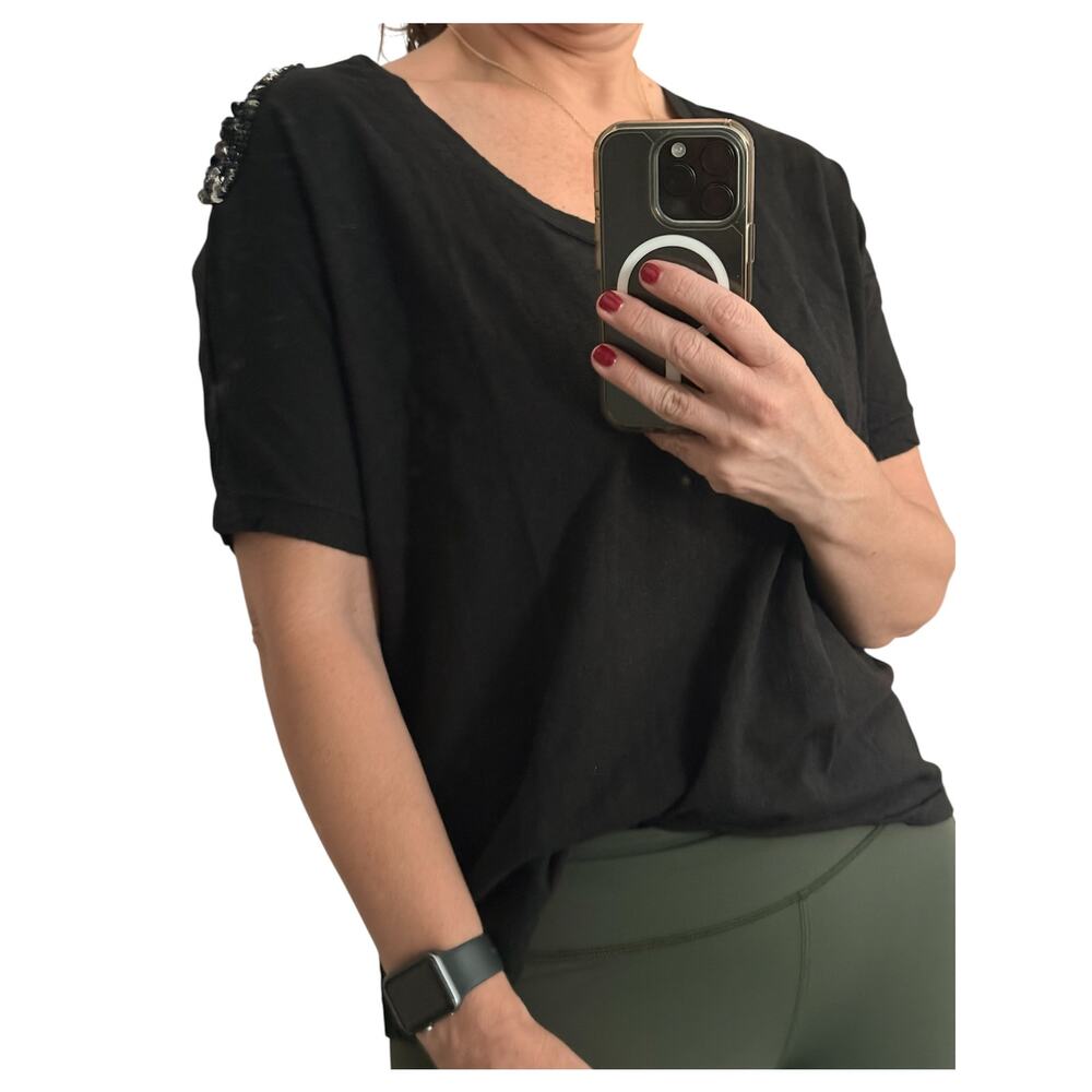 Silence + Noise Scoop Neck T-shirt with Sequined Shoulder Accent Women's M